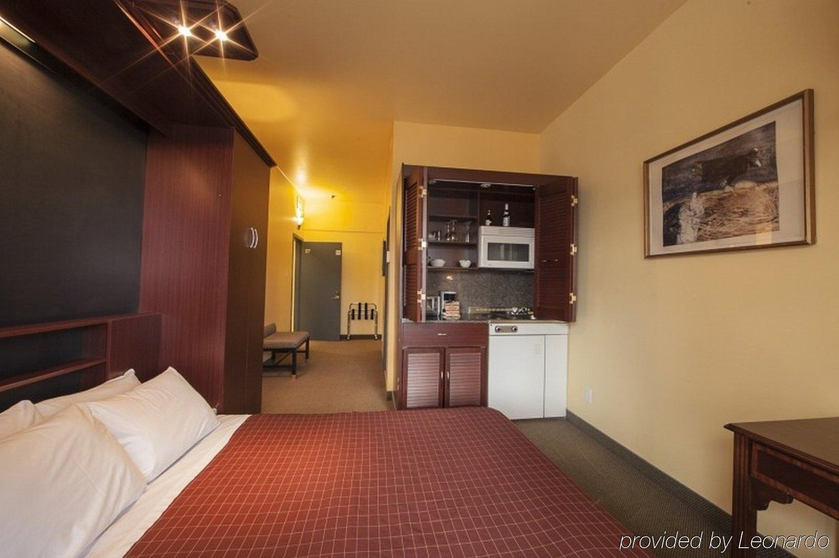Anne Ma Soeur Anne Hotel