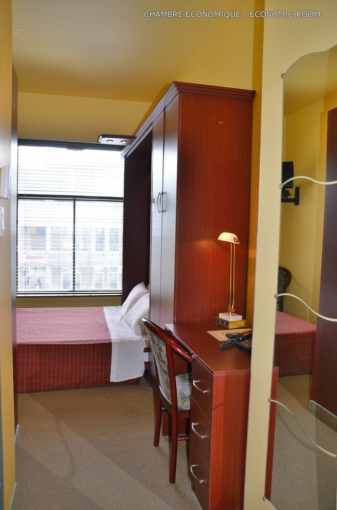 Anne Ma Soeur Anne Hotel